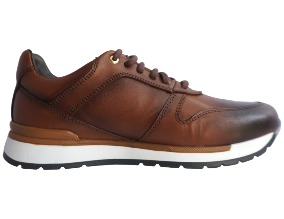 Disfruta de la comodidad y el lujo de un calzado 100% piel, elaborado con los más altos estándares de calidad. Estos tenis son la combinación perfecta de modernidad y elegancia, ideales para un look casual que te hará sentir seguro y a la vanguardia. Cada par está¡ hecho a mano por expertos artesanos mexicanos, utilizando técnicas tradicionales y los mejores materiales. enlatiendita.com