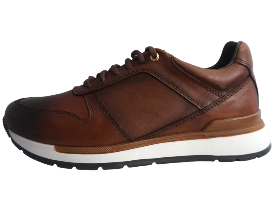 Disfruta de la comodidad y el lujo de un calzado 100% piel, elaborado con los más altos estándares de calidad. Estos tenis son la combinación perfecta de modernidad y elegancia, ideales para un look casual que te hará sentir seguro y a la vanguardia. Cada par está¡ hecho a mano por expertos artesanos mexicanos, utilizando técnicas tradicionales y los mejores materiales. enlatiendita.com