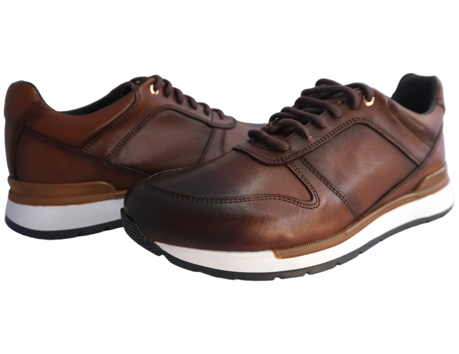 Disfruta de la comodidad y el lujo de un calzado 100% piel, elaborado con los más altos estándares de calidad. Estos tenis son la combinación perfecta de modernidad y elegancia, ideales para un look casual que te hará sentir seguro y a la vanguardia. Cada par está¡ hecho a mano por expertos artesanos mexicanos, utilizando técnicas tradicionales y los mejores materiales. enlatiendita.com