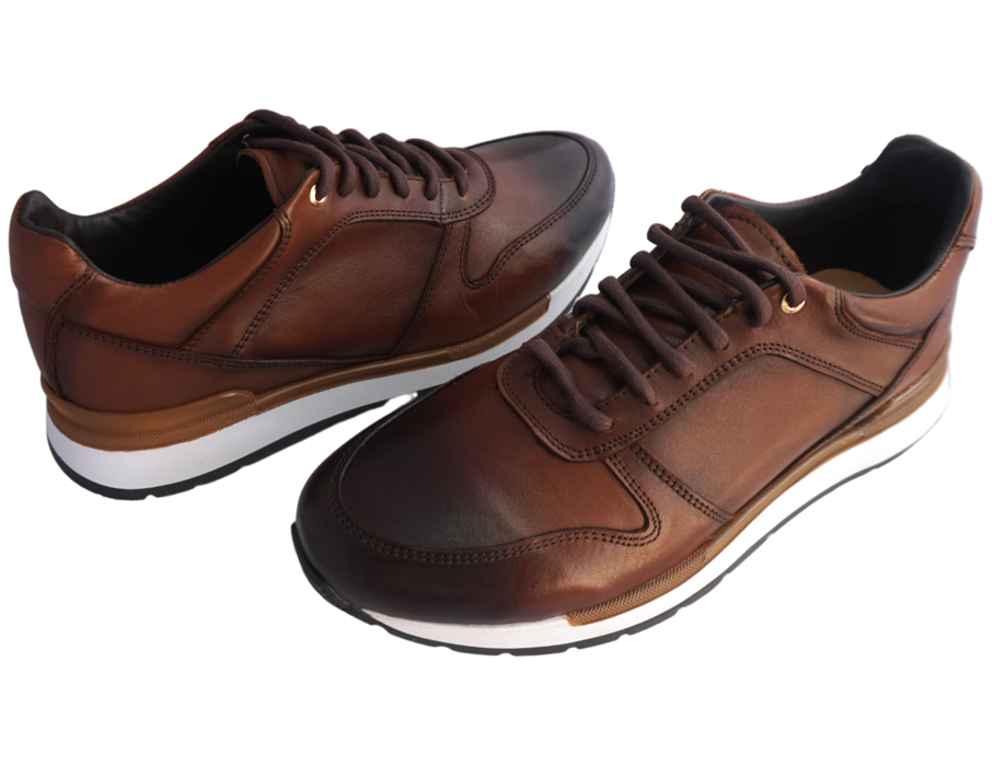 Disfruta de la comodidad y el lujo de un calzado 100% piel, elaborado con los más altos estándares de calidad. Estos tenis son la combinación perfecta de modernidad y elegancia, ideales para un look casual que te hará sentir seguro y a la vanguardia. Cada par está¡ hecho a mano por expertos artesanos mexicanos, utilizando técnicas tradicionales y los mejores materiales. enlatiendita.com