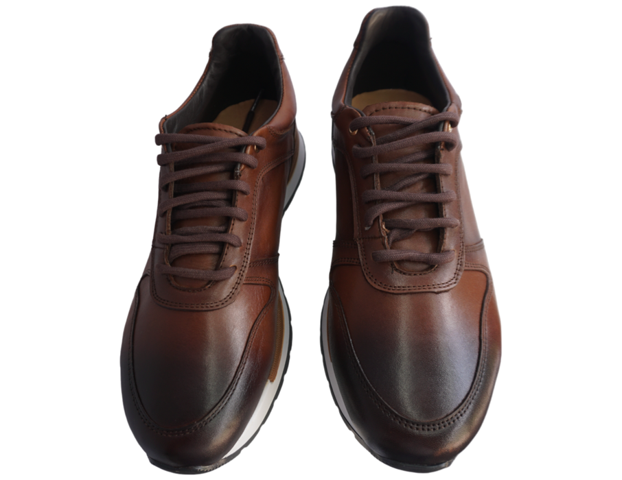 Disfruta de la comodidad y el lujo de un calzado 100% piel, elaborado con los más altos estándares de calidad. Estos tenis son la combinación perfecta de modernidad y elegancia, ideales para un look casual que te hará sentir seguro y a la vanguardia. Cada par está¡ hecho a mano por expertos artesanos mexicanos, utilizando técnicas tradicionales y los mejores materiales. enlatiendita.com