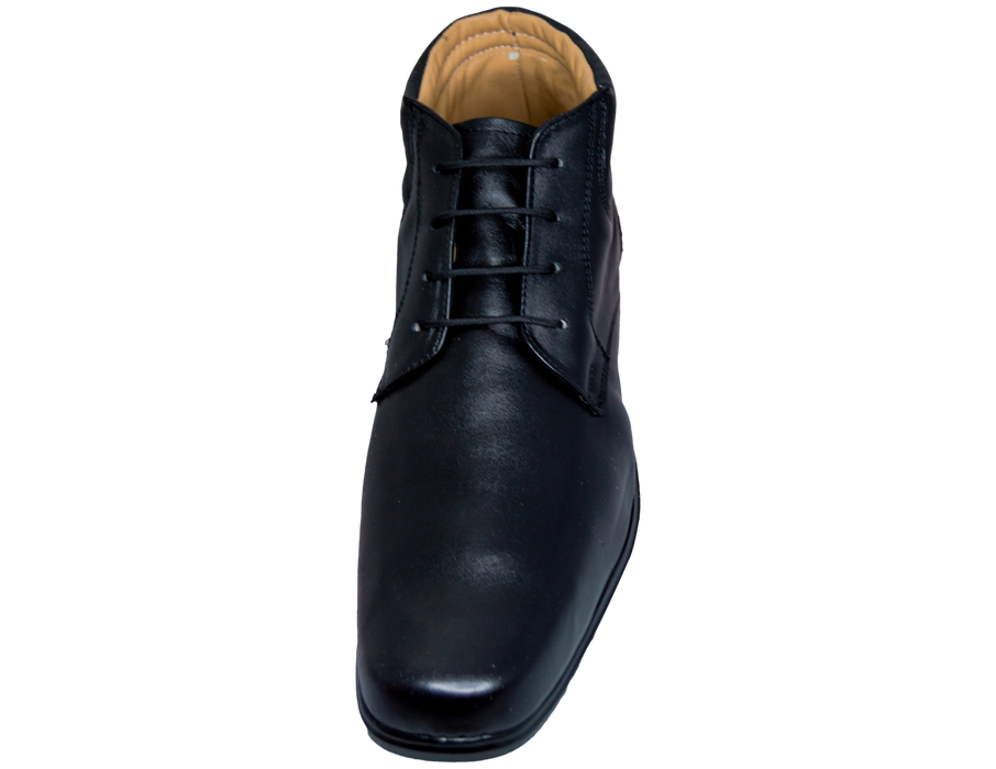 Oscar Cassini ¡Descubre la comodidad definitiva para tus pies con nuestro calzado de primera calidad! Calzado mexicano hecho en León Gto. 100% piel con suela ultra ligera, te ofrecemos una selección excepcional de zapatos diseñados para brindar un confort inigualable en cada paso que des.