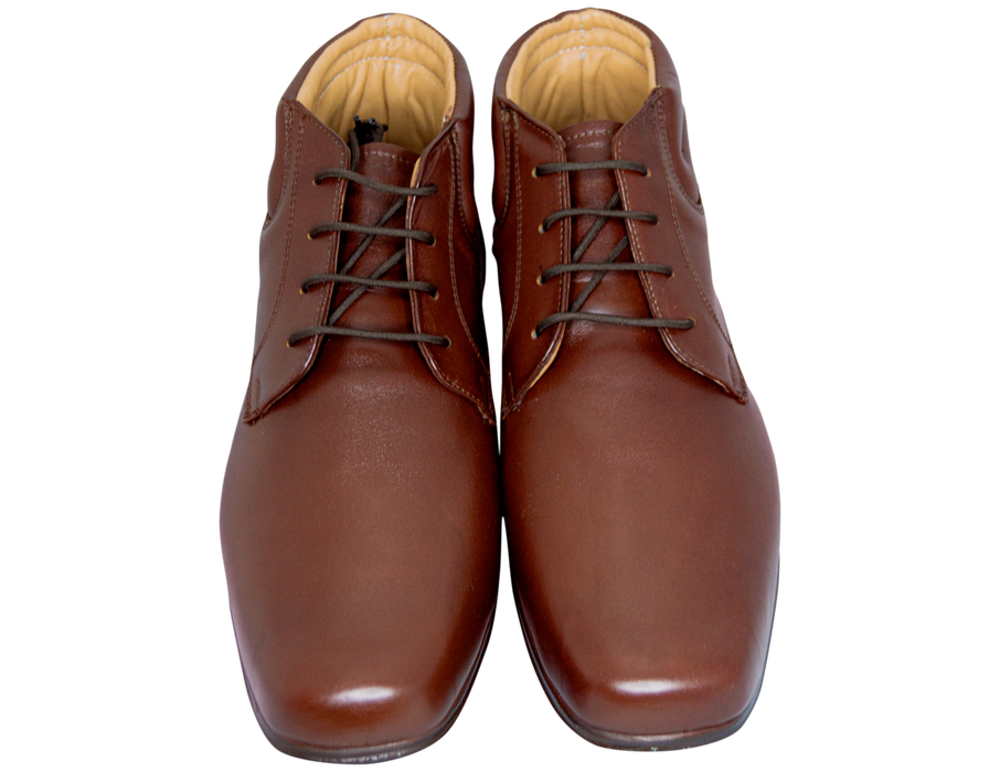 Oscar Cassini ¡Descubre la comodidad definitiva para tus pies con nuestro calzado de primera calidad! Calzado mexicano hecho en León Gto. 100% piel con suela ultra ligera, te ofrecemos una selección excepcional de zapatos diseñados para brindar un confort inigualable en cada paso que des.