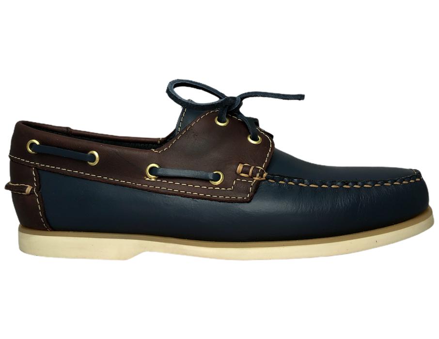 Zapatos Náuticos hechos cien por ciento de piel, calzado artesanal hecho a mano. Zapatos fabricados en León, Gto. Calzado tipo top sider. DISEÑO 100% DE PIEL NATURAL. Creado pensando en ti para entregarte la más alta CALIDAD del mercado con un estilo único en piel que hace al calzado suave, flexible, pero sobre todo resistente.