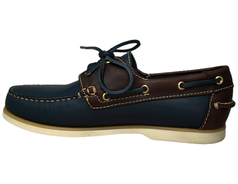 Zapatos Náuticos hechos cien por ciento de piel, calzado artesanal hecho a mano. Zapatos fabricados en León, Gto. Calzado tipo top sider. DISEÑO 100% DE PIEL NATURAL. Creado pensando en ti para entregarte la más alta CALIDAD del mercado con un estilo único en piel que hace al calzado suave, flexible, pero sobre todo resistente.