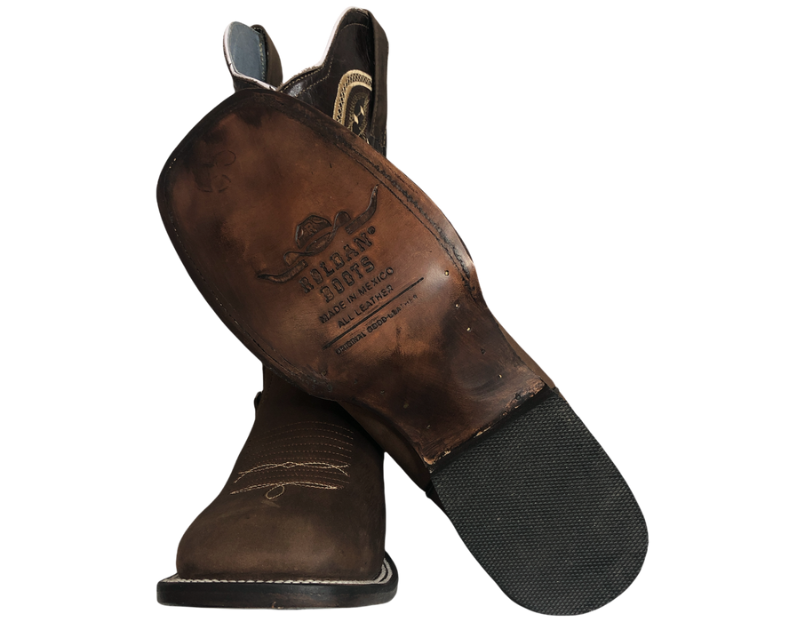 Bota Vaquera Estilo Bulldog 100% Piel de res Envío Gratis! 3 Meses sin intereses con tarjetas participantes. Botas El Malcreado Estilo Bulldog res Suela de Cuero El eje mide aproximadamente media pierna desde el arco Suela de piel cosida con incrustaciones de goma Enlatiendita.com calzado zapatos botas vaqueras piel Meses sin Intereses ó 5 Quincenas con Aplazos