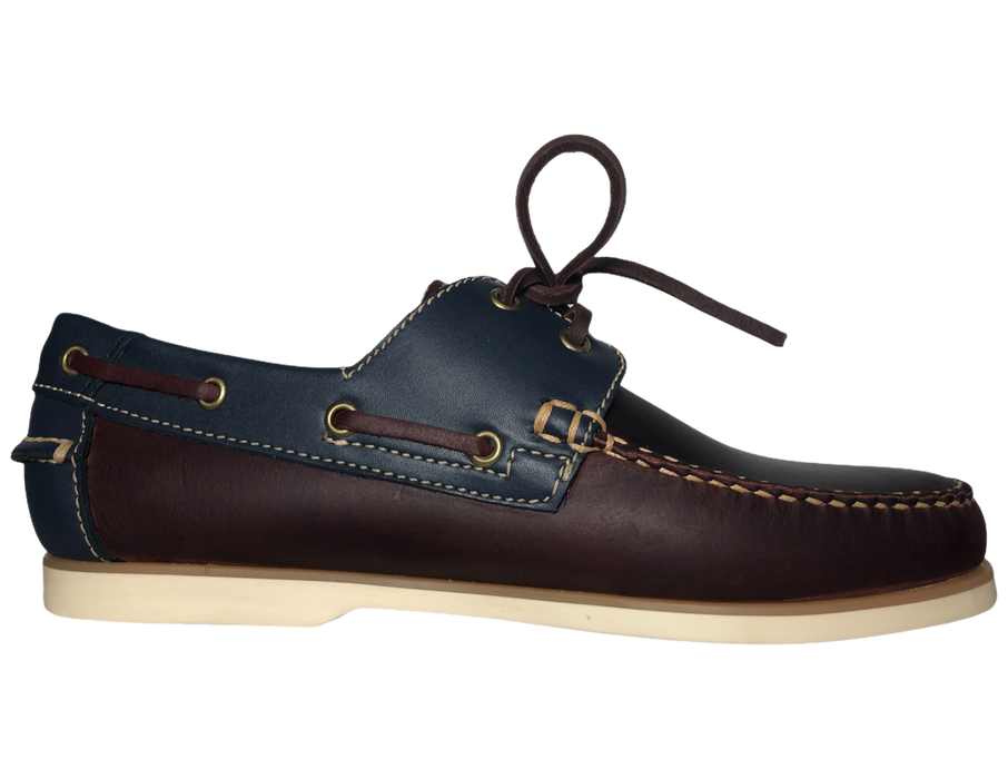 Zapatos Náuticos hechos cien por ciento de piel, calzado artesanal hecho a mano. Zapatos fabricados en León, Gto. Calzado tipo top sider. DISEÑO 100% DE PIEL NATURAL. Creado pensando en ti para entregarte la más alta CALIDAD del mercado con un estilo único en piel que hace al calzado suave, flexible, pero sobre todo resistente.
