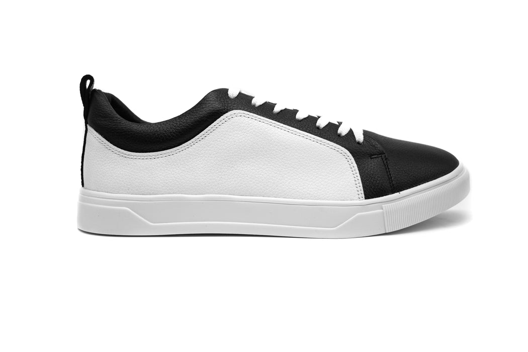 Tenis casual hecho 100% de piel con suela de TR ultra ligera.Colores: MielPiel de res con forro porcino. iKual Empresa 100% Mexicana, nuestros productos están elaborados 100% en México DISEÑO: Tenis casual para caballero color bronce, ajuste en agujetas. MATERIALES: Están elaborados con 100% de piel de res de la más alta calidad por lo que te serán muy duraderos.  Enlatiendita.com calzado zapatos moda tenis de vestir Compra a meses sin intereses ó 5 Quincenas con Aplazos