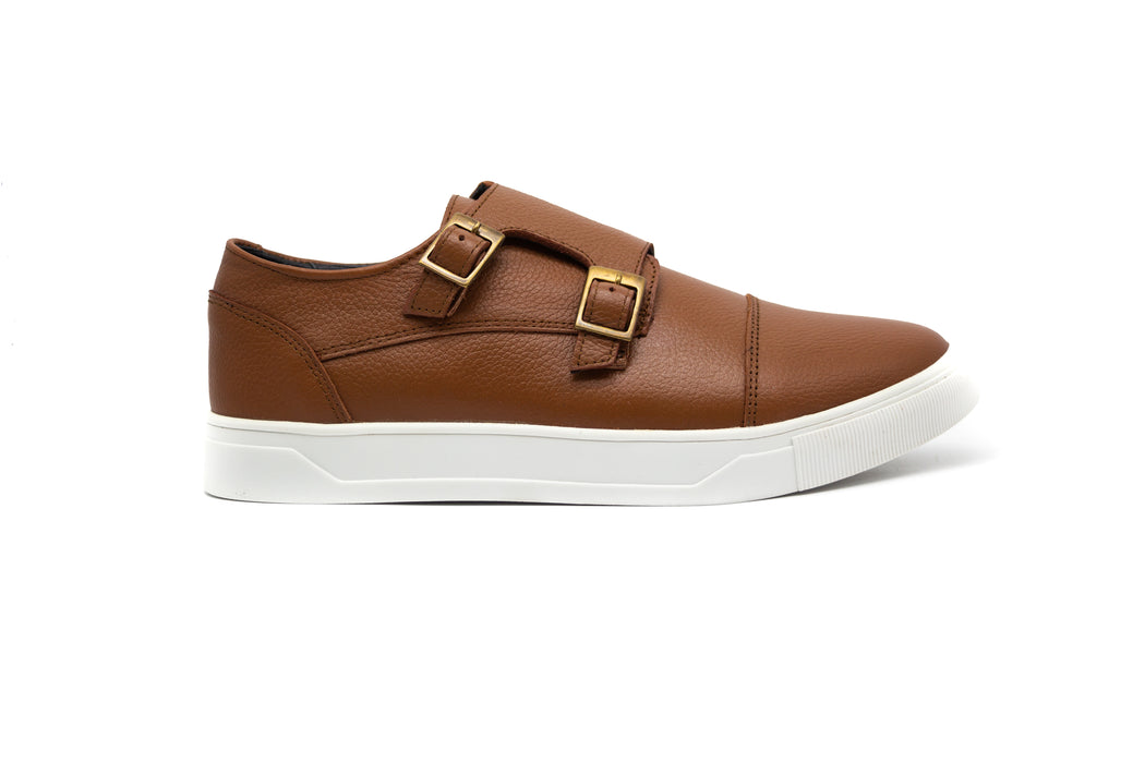 Tenis casual hecho 100% de piel con suela de TR ultra ligera.Colores: MielPiel de res con forro porcino. iKual Empresa 100% Mexicana, nuestros productos están elaborados 100% en México DISEÑO: Tenis casual para caballero color bronce, ajuste en agujetas. MATERIALES: Están elaborados con 100% de piel de res de la más alta calidad por lo que te serán muy duraderos.  Enlatiendita.com calzado zapatos moda tenis de vestir Compra a meses sin intereses ó 5 Quincenas con Aplazos