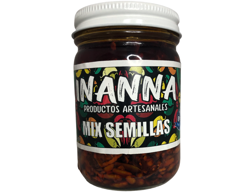 Salsas Inanna nos enorgullecemos de seleccionar los ingredientes más frescos y naturales para crear estas salsas de chiles, libres de conservantes y aditivos artificiales. Cada una de nuestras variantes tiene un perfil de sabor distintivo que se adapta a una amplia variedad de platillos, lo que las convierte en un complemento esencial para tu cocina