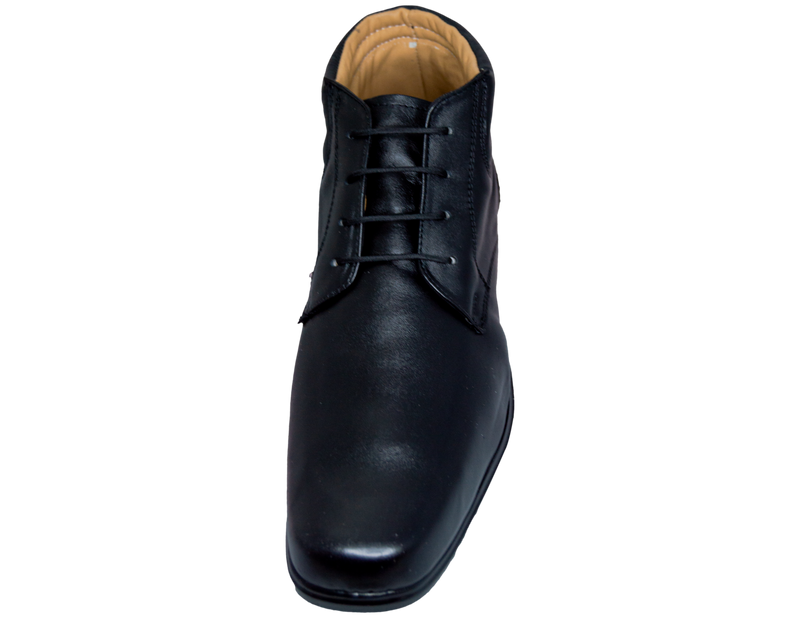 Oscar Cassini ¡Descubre la comodidad definitiva para tus pies con nuestro calzado de primera calidad! Calzado mexicano hecho en León Gto. 100% piel con suela ultra ligera, te ofrecemos una selección excepcional de zapatos diseñados para brindar un confort inigualable en cada paso que des.