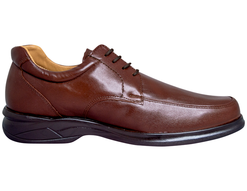 Oscar Cassini ¡Descubre la comodidad definitiva para tus pies con nuestro calzado de primera calidad! Calzado mexicano hecho en León Gto. 100% piel con suela ultra ligera, te ofrecemos una selección excepcional de zapatos diseñados para brindar un confort inigualable en cada paso que des.