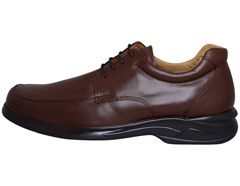 Oscar Cassini ¡Descubre la comodidad definitiva para tus pies con nuestro calzado de primera calidad! Calzado mexicano hecho en León Gto. 100% piel con suela ultra ligera, te ofrecemos una selección excepcional de zapatos diseñados para brindar un confort inigualable en cada paso que des.
