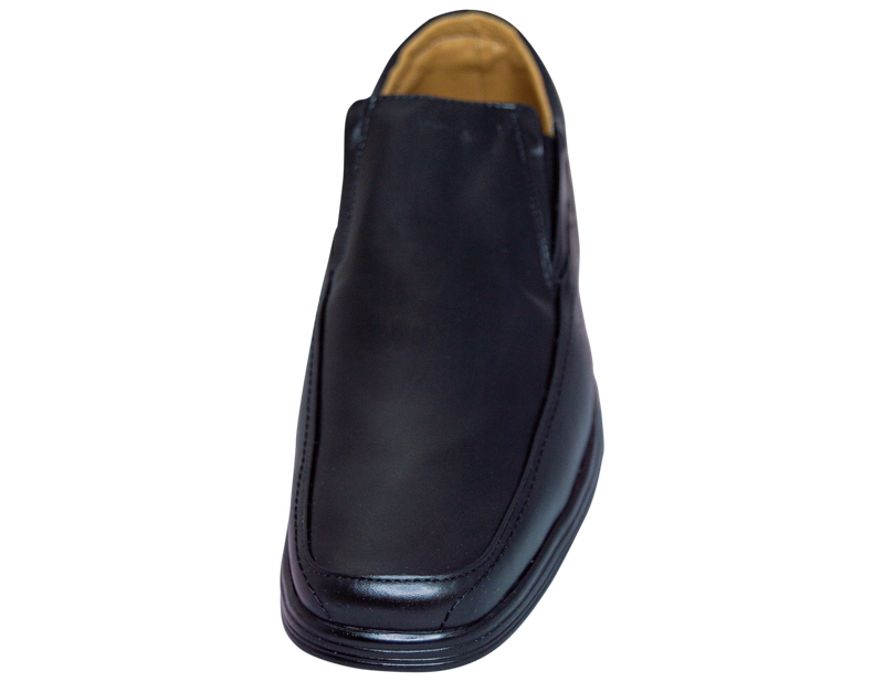 Oscar Cassini ¡Descubre la comodidad definitiva para tus pies con nuestro calzado de primera calidad! Calzado mexicano hecho en León Gto. 100% piel con suela ultra ligera, te ofrecemos una selección excepcional de zapatos diseñados para brindar un confort inigualable en cada paso que des.