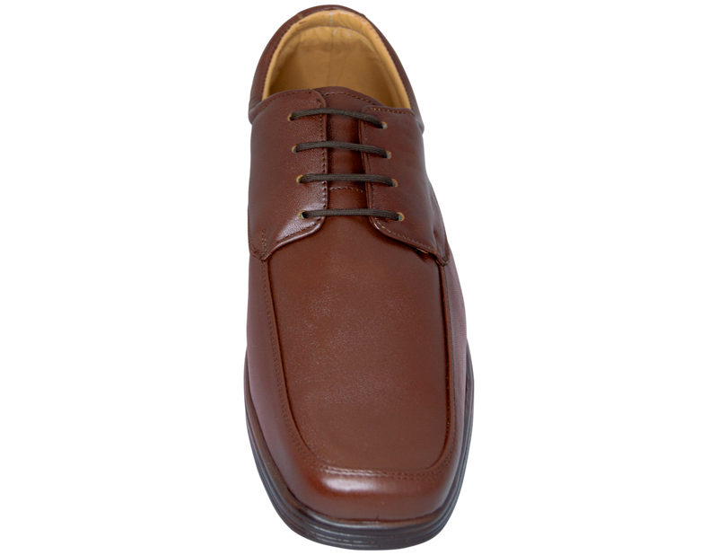 Oscar Cassini ¡Descubre la comodidad definitiva para tus pies con nuestro calzado de primera calidad! Calzado mexicano hecho en León Gto. 100% piel con suela ultra ligera, te ofrecemos una selección excepcional de zapatos diseñados para brindar un confort inigualable en cada paso que des.