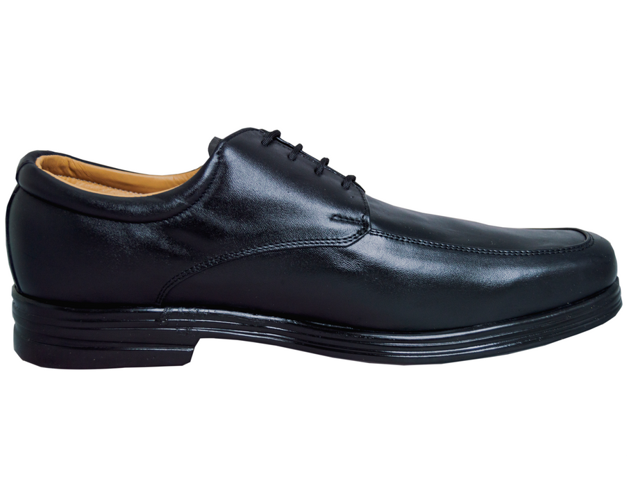 ¡Descubre la comodidad definitiva para tus pies con nuestro calzado de primera calidad! Calzado mexicano hecho en León Gto. 100% piel con suela ultra ligera, te ofrecemos una selección excepcional de zapatos diseñados para brindar un confort inigualable en cada paso que des.