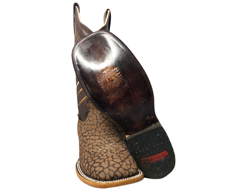 Bota Vaquera Estilo Bulldog 100% Piel de Cuello de Toro Envío Gratis! 3 Meses sin intereses con tarjetas participantes. Botas El Malcreado Estilo Bulldog Cuello de Toro Suela de Cuero El eje mide aproximadamente media pierna desde el arco Suela de piel cosida con incrustaciones de goma Enlatiendita.com calzado zapatos botas vaqueras piel Meses sin Intereses ó 5 Quincenas con Aplazos