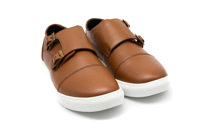 Tenis casual hecho 100% de piel con suela de TR ultra ligera.Colores: MielPiel de res con forro porcino. iKual Empresa 100% Mexicana, nuestros productos están elaborados 100% en México DISEÑO: Tenis casual para caballero color bronce, ajuste en agujetas. MATERIALES: Están elaborados con 100% de piel de res de la más alta calidad por lo que te serán muy duraderos.  Enlatiendita.com calzado zapatos moda tenis de vestir Compra a meses sin intereses ó 5 Quincenas con Aplazos 