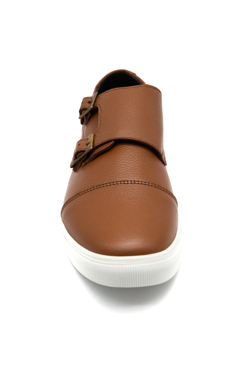 Tenis casual hecho 100% de piel con suela de TR ultra ligera.Colores: MielPiel de res con forro porcino. iKual Empresa 100% Mexicana, nuestros productos están elaborados 100% en México DISEÑO: Tenis casual para caballero color bronce, ajuste en agujetas. MATERIALES: Están elaborados con 100% de piel de res de la más alta calidad por lo que te serán muy duraderos.  Enlatiendita.com calzado zapatos moda tenis de vestir Compra a meses sin intereses ó 5 Quincenas con Aplazos 